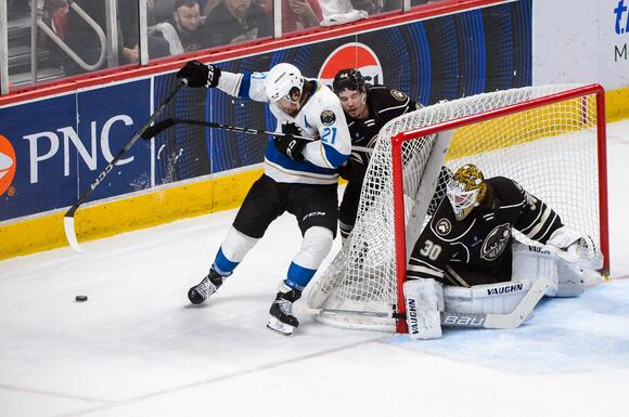 Insane Brawl Breaks Out Between Youth Hockey Players During ...