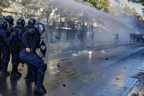 Albanian police clash with antigovernment protesters for an 8th day