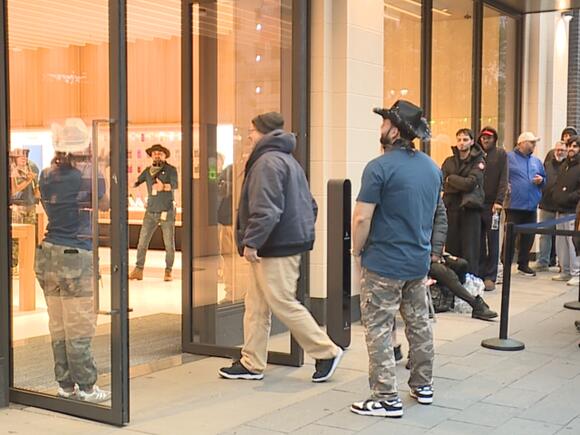 Apple fans line up in Downtown Detroit for global launch of 1st ...