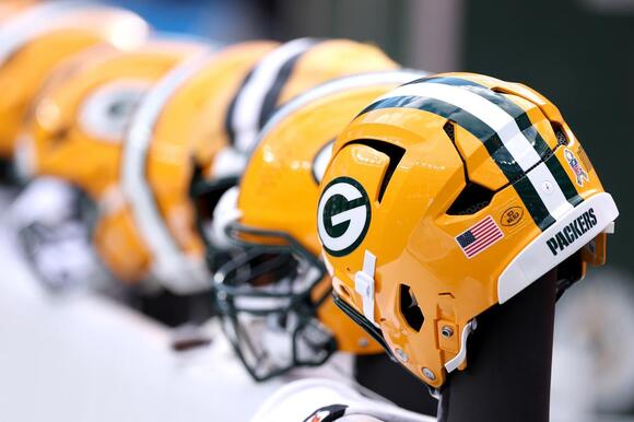 This Kid’s Reaction to His Dad Signing With the Packers Is Going ...