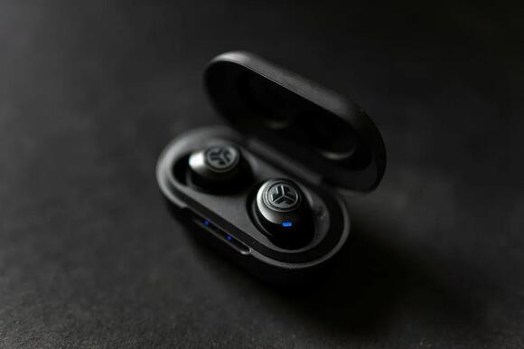 The Earbud Case Button Most People Have Never Pressed - NewsBreak