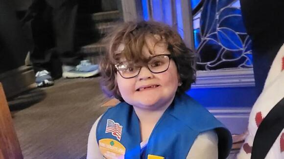 6-Year-Old Goes Viral Selling Girl Scout Cookies for Selfless Reasonlp ...