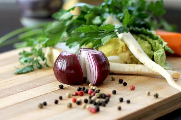 The Chemical Reason Cutting Onions Makes You Cry - NewsBreak