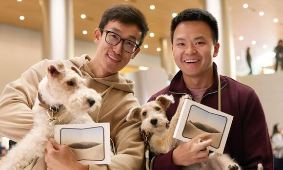 There's Still a Chance You Could Score an iPhone Duo in Stores Today