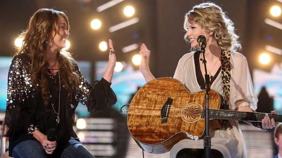 Taylor Swift & Miley Cyrus Prove There’s ‘No Shade’ at iHeartRadio ...