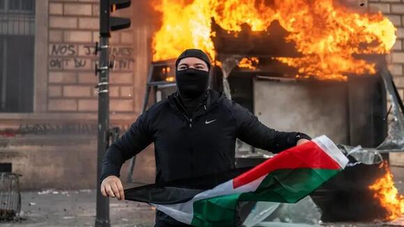 Paris Synagogue Vandalized as French Protests Turn Violent