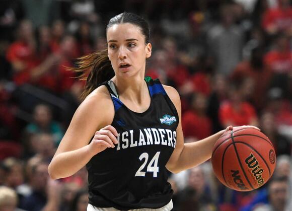 My New Favorite Player”: Up-and-Coming Basketball Star Violeta Verano Is  Going Viral (PHOTOS) - NewsBreak