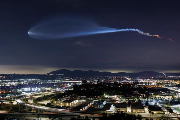 SpaceX's 80,000 Cell Site Push A Win For AST SpaceMobile, Ericsson, Nokia, NextNav, Among Others, Says Roth Capital
