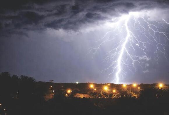 Lightning Is Five Times Hotter Than the Surface of the Sun - NewsBreak