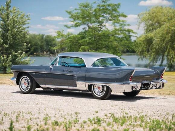 Why Modern Cars Have a “Shark Fin” on the Roof — And What It Actually ...