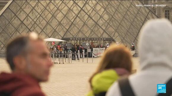 The Louvre Museum blocked as France grapples with growing protests