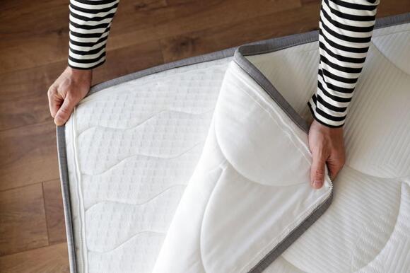 How to clean a mattress topper at home, according to an expert - NewsBreak