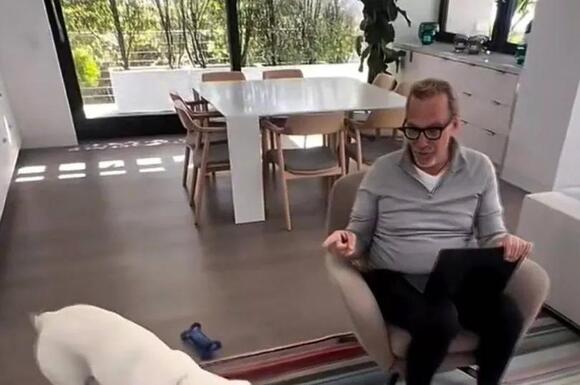 Kevin Costner fans beg him to star in sitcom after spotting 'adorable' potential co-star - NewsBreak