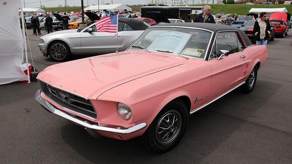 8 classic cars that still intimidate modern traffic - NewsBreak