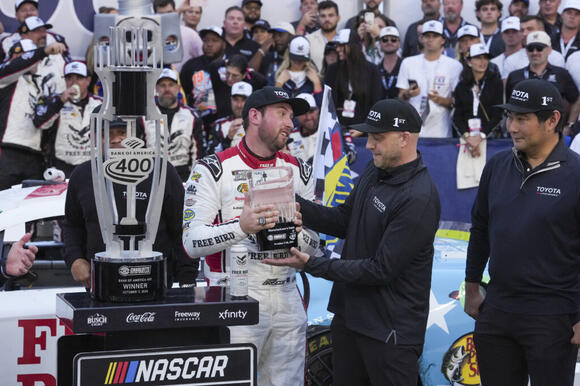 Chase Briscoe Must Win To Catch Kyle Larson - NewsBreak