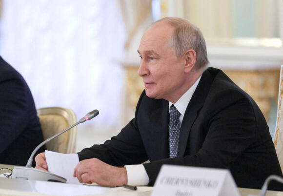 Putin agrees to resume trilateral Russia-Ukraine-U.S. talks next month
