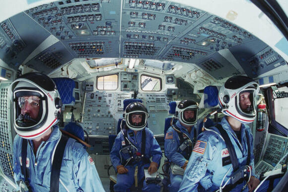 33 Unsettling Photographs Of The Challenger Explosion As It Unfolded ...