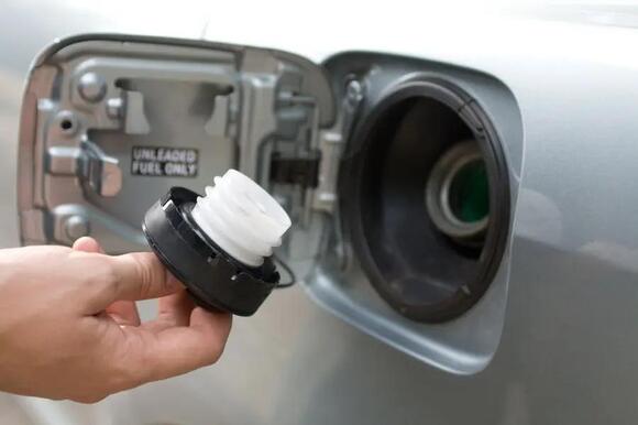 8 Reasons Your Car Smells Like Gasoline Even When Nothing Is Leaking ...