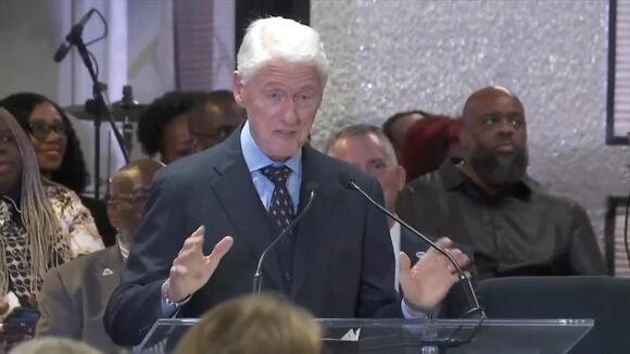 Former President Bill Clinton stumps for David Jolly in Pembroke Park amid governor race against Republican Byron Donalds