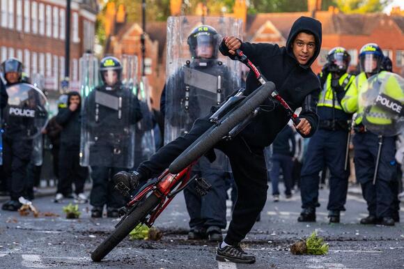 Epsom rape protest: 'Stay away,' Far Right crowd told after clash with ...
