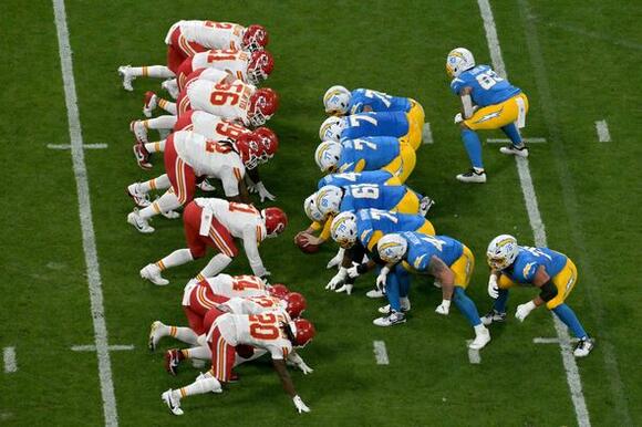 NFL fans slam 'worst-ever' national anthem before Chiefs vs Chargers in  Brazil - NewsBreak