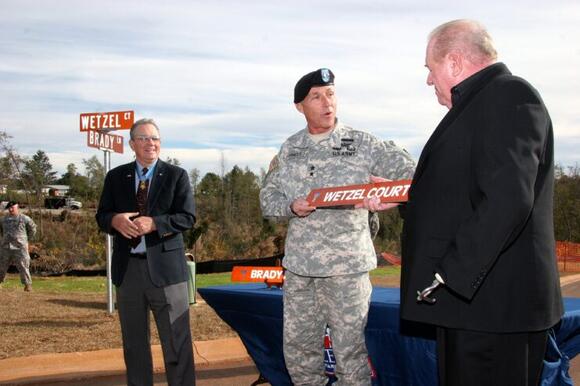 MoH Recipient Gary Wetzel Continued Fighting to Rescue His Commander ...