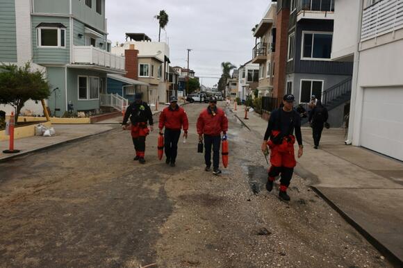 'Devastating' waves leave California beach homes on brink of collapse ...