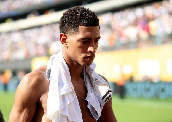 English Soccer Star Jude Bellingham Was Caught Engaging In Raunchy Act On  The Beach With His Girlfriend [PHOTOS] - NewsBreak