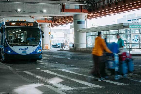 Airport Hotel Shuttle Drivers Reveal the Pickup Timing Most Travelers ...