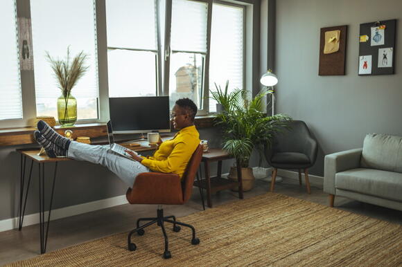 Achy from sitting at a desk all day? Try doing this - NewsBreak