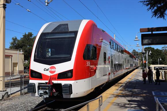 ⚠️ Caltrain slows trains during 95°F+ heat for safety - NewsBreak