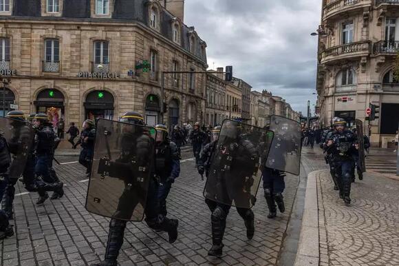 Police arrest 135 ahead of French protest marches