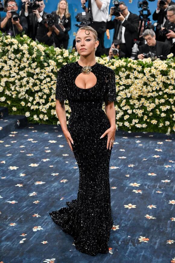 halle berry met gala 2025 dress It Took 1,455 Hours to Create Berry's Showstopping Jewelry for the Halle Berry Met Gala 2025