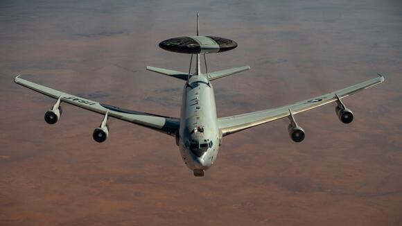Inside the E-3 Sentry AWACS and how it controls the battle from above ...