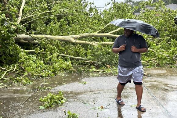 8 dead, 2.5M without power as Beryl slams Texas, Louisiana