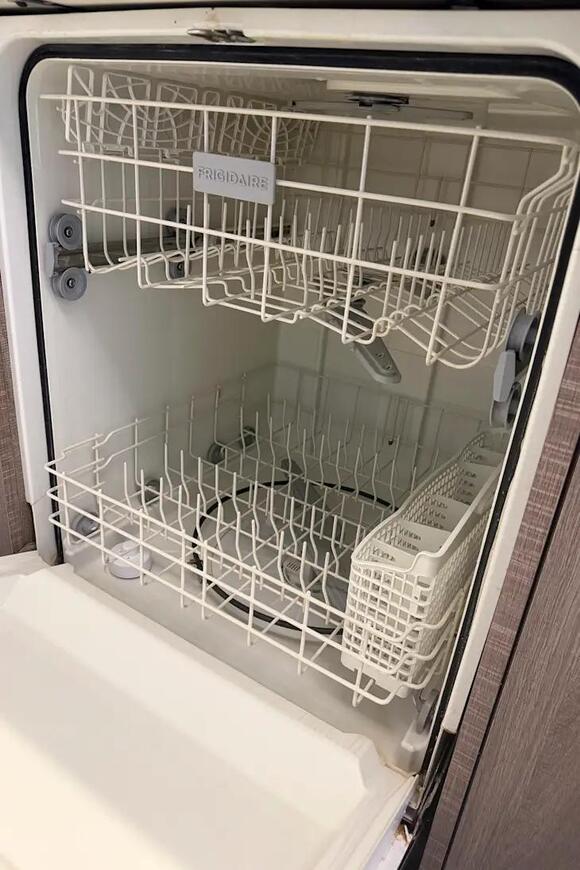 Why People Are Putting Orange Peels in the Dishwasher - NewsBreak