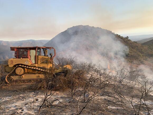 Weather aids fight against Airport Fire in OC, Riverside County