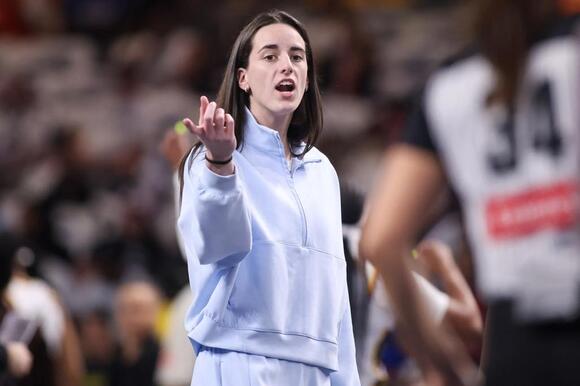 Caitlin Clark's Heartwarming Gesture Goes Viral Amid Fever's Tough Playoff  Series Against Dream - NewsBreak