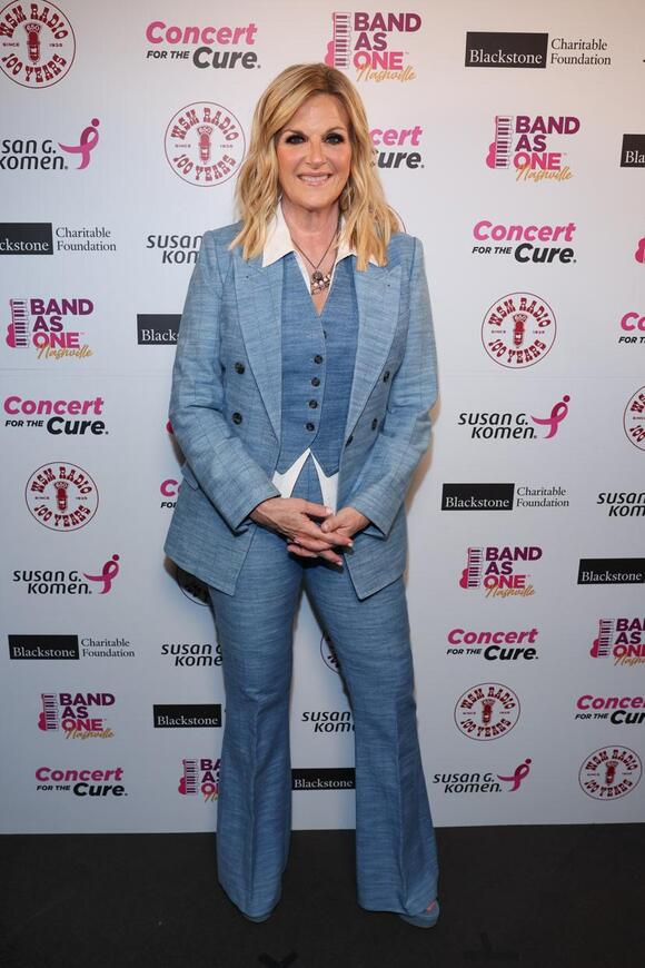 Country Singer, 62, Debuts Dramatic Weight-Loss Transformation - NewsBreak