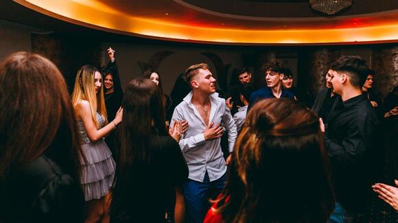People Who Disappear From Parties Without Saying Goodbye Often Have ...