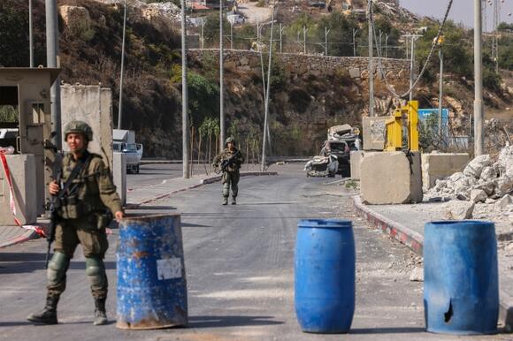 Israel to close all land crossings with West Bank on election day