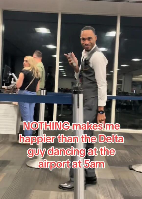 Delta employee delights passengers with 5AM airport dance moves: ‘The ...
