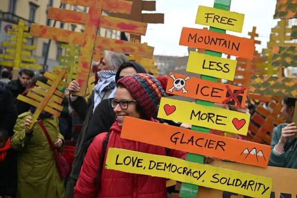 Protests erupt in Milan over Winter Olympics: "Free the mountains ...