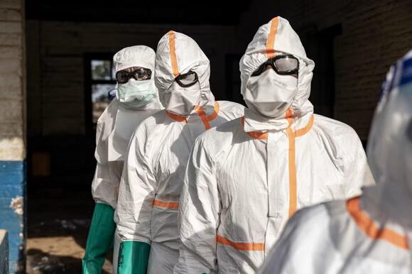 U.S. to tighten Ebola screening with new air passenger declarations