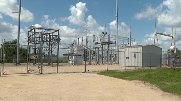 Walworth County residents seek answers on planned high-voltage power ...