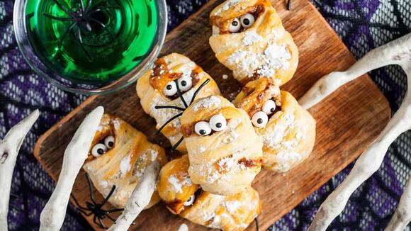 19 Easy Halloween Treats for Kids (No Crazy Decorating Skills Needed ...