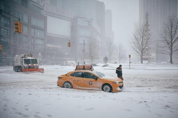 WEATHER: 8-12 inches of snow falls in NYC as 'bone-chilling and ...