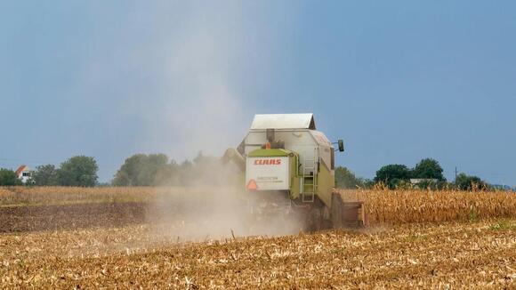 Rising harvest costs put farmers in focus after Trump's Kansas visit