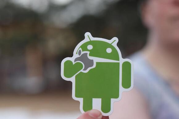 The Tiny Colored Dot on Your Phone Screen That Means Your Camera or Mic ...