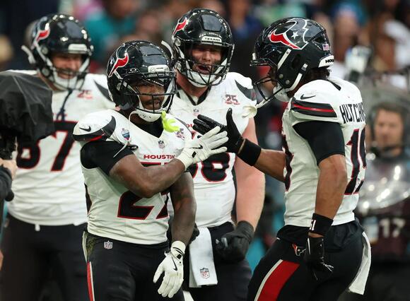 WATCH: Xavier Hutchinson scores game-tying TD vs Giants to force OT